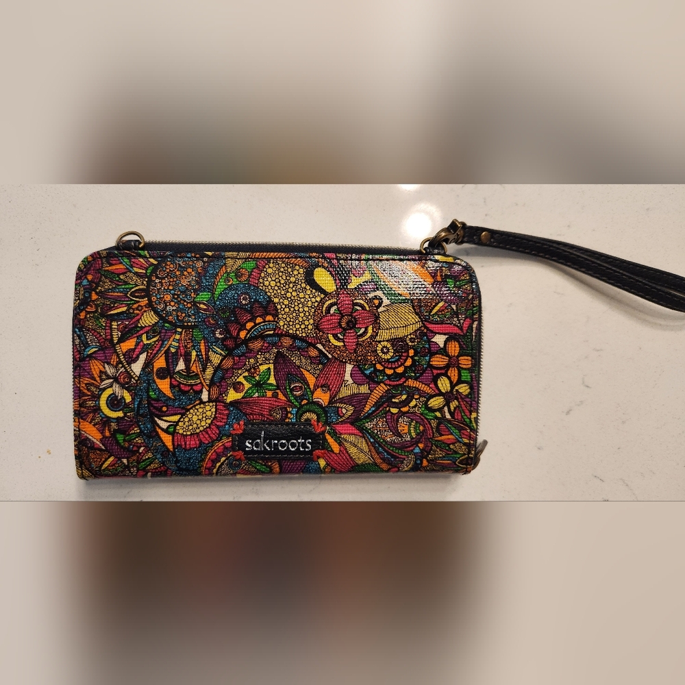 Sakroots wristlet with detachable crossbody strap